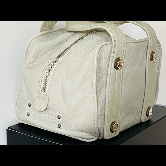 💯AUTHENTIC CHANEL mini leather bag - Picture 3 of 13